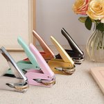 Timbro a secco personalizzato con silhouette di luna gatto fiore di nascita e nome regalo perfetto per gli amanti dei libri