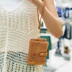 Personalisierte Gold-Edged Geburt Blume Name PU Leder dreifach gefaltete Brieftasche mit Kartenschlitzen und Armband Geburtstag Geschenk für Mädchen Frauen