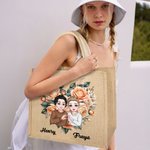 Borsa in juta personalizzata con due personaggi animati gesto del cuore e fiore con nomi regalo di San Valentino anniversario o compleanno per coppie