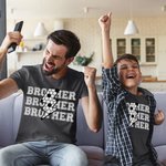 Personalizado Rayo Baloncesto Fútbol Diseño 100% algodón Camiseta con el número del título y el nombre Día del partido Cumpleaños Regalo para la familia