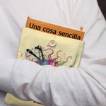 Funda protectora acolchada personalizada con botones y diseño único ideal como regalo de cumpleaños o regreso a clases para amantes de la lectura