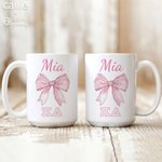 Taza de café de cerámica personalizada con el nombre de la hermandad de mujeres y la letra griega de la hermandad de mujeres, regalo para una amiga | Callie × Affinity Licensing
