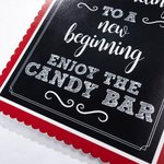 Etiquetas personalizadas de colores escolares para aperitivos y postres Juego de 16 con señal de mesa Candy Bar y cubo Decoración de fiesta de graduación Favores