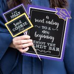 Etiquetas personalizadas de colores escolares para aperitivos y postres Juego de 16 con señal de mesa Candy Bar y cubo Decoración de fiesta de graduación Favores