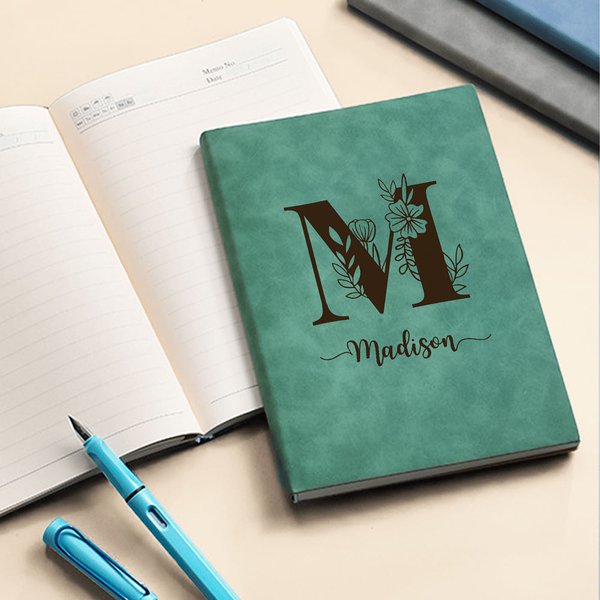 Gepersonaliseerde bloemen monogram initiaal naam PU lederen notitieboek met 100 gelinieerde pagina's verjaardag kantoor cadeau voor vrienden familie collega's