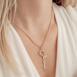 Personalisierte zierliche Sonne Blume Name Anhänger Halskette Blumenschmuck Geburtstag Jahrestag Geschenk für Frauen