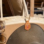 Personalizado de dibujos animados jugador de golf de nacimiento de flores magnético portátil de cuero sombrero clip con nombre de viaje Accesorios de regalo de cumpleaños para las mujeres niñas