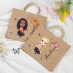 Borsa tote in juta personalizzata con personaggio in stile cartone animato e fiore di nascita regalo ideale di compleanno e feste per donne
