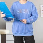 Personalisierte gestickte Krankenschwester Stethoskop Spritze Design Crewneck Sweatshirt mit Namen Geburtstag Graduierung Geschenk für medizinische Gradute Personal
