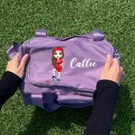 Personalisierte Cartoon Fußball Mädchen Name wasserdicht große Duffle Bag mit Fach und Schultergurt Geburtstag Geschenk für Fußball-Liebhaber