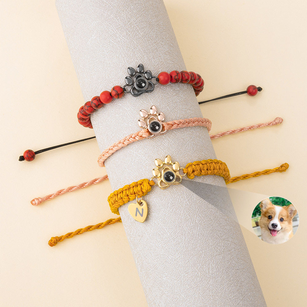 Bracelet élastique tressé ou perlé avec projection d'une photo d'empreinte de patte de chien Cadeau de sympathie pour la perte d'un animal de compagnie