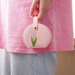 Portagioie portatile in pelle con nome e cognome per la festa della mamma e la damigella d'onore, personalizzato con fiore di nascita in oro.