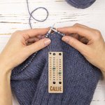 Personalized Multicolour Beaded Wooden Sewing Row Counter with Engraved Name Knitting Tool to Assist Counting Birthday Gift for Knitting Lovers