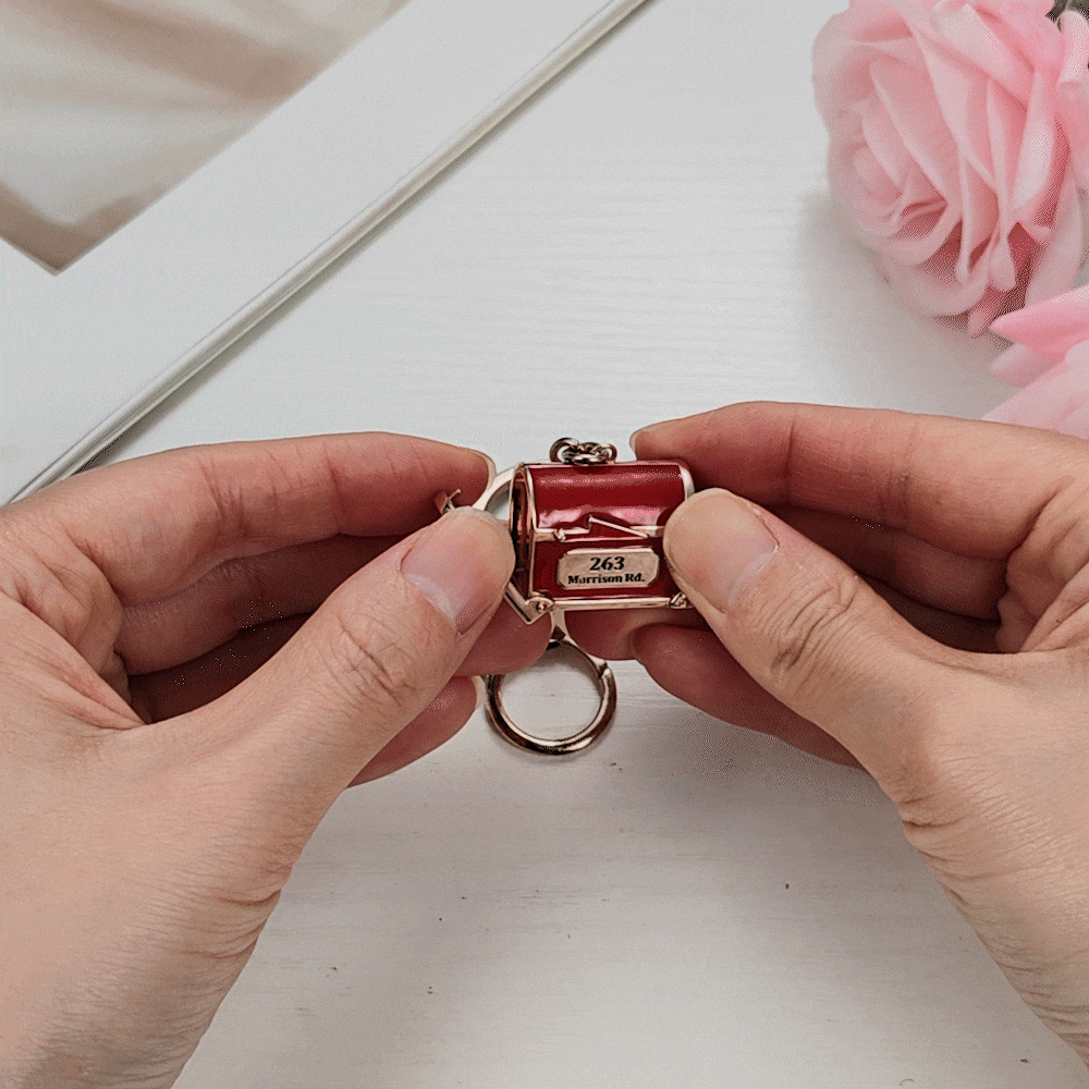 Personalisierter Öffnbarer LOVE MAIL Briefkasten Schlüsselanhänger mit Staße Text Gravur Liebesbrief Valentinstag Jahrestag Geschenk für Paare