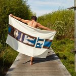 Gepersonaliseerd Voetbal Cartoon Character Monogram Stripe Oversized Quick Dry Strandlaken Vakantie Accessoires Verjaardagscadeau voor voetballiefhebbers