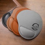 Tappetino per mouse personalizzato in pelle PU con monogramma e supporto per polso regalo per ufficio per amico o collega
