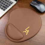 Tappetino per mouse personalizzato in pelle PU con monogramma e supporto per polso regalo per ufficio per amico o collega