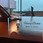 Personalisierte Blume Cartoon Business Charakter Acryl Schreibtisch Namensschild mit Namen Geburtstag Arbeit Jahrestag Geschenk für Büroangestellte