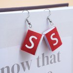 Pendientes Creativos Personalizados en Forma de Mini Libro con Inicial de Cumpleaños Divertido Regalo de Escritura para Amantes de los Libros Ratones de Biblioteca