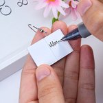 Pendientes Creativos Personalizados en Forma de Mini Libro con Inicial de Cumpleaños Divertido Regalo de Escritura para Amantes de los Libros Ratones de Biblioteca