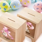 Hucha Personalizada Huevo Conejito de Pascua Lazo Rosa Inicial Hucha de Madera Transparente con Nombre Fiesta de Pascua Regalo Educativo para Niños