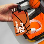 Etiqueta personalizada para bolsa de equipaje con diseño de baloncesto con nombre y número Accesorios de viaje para el día del partido Regalo de cumpleaños para los amantes del baloncesto