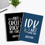 Personalisierte I Just Work Here Name A5 Spiral Notebook mit 120 linierten Seiten Geburtstag Wertschätzung Geschenk für Familie Freunde
