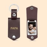 Personalisierter PU-Leder Schlüsselanhänger mit Foto Eingraviertem Text Vatertag Muttertag Jahrestag Geschenk für Papa Mama