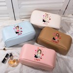 Personalisierte Lippenstift Cartoon Fashion Girl Wide Open Leder Makeup Tasche mit Namen Portable Travel Essentials Geburtstag Brautjungfer Geschenk für Frauen Mädchen