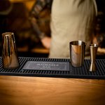 Personalisierte Rutschfeste Barmatte mit  „WELCOME“ Text Getränk Untersetzer Haus Bar Deko Geburtstagsgeschenk für Barkeeper Cocktail-Liebhaber