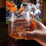 Gepersonaliseerde Football Stadium Schets Whiskeyglazen met Gegraveerde Naam Tekst en Leisteen Onderzetter Betekenisvol Verjaardagscadeau voor voetballiefhebbers