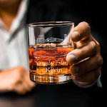 Gepersonaliseerde Football Stadium Schets Whiskeyglazen met Gegraveerde Naam Tekst en Leisteen Onderzetter Betekenisvol Verjaardagscadeau voor voetballiefhebbers