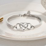 Personalisiertes Unendlichkeit Herz Armband mit Namen Gravur und Karte Valentinstag Jahrestag Muttertag Geschenk für Damen