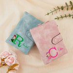 Personalizado Cartoon Graduate Personaje Tri-Fold PU Cartera de cuero con la inicial y el nombre de accesorios de viaje Regalo de graduación para las mujeres