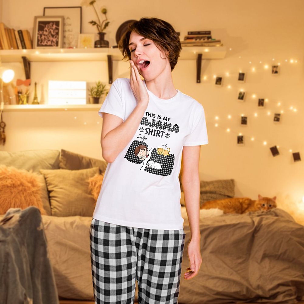 Personnalisé This Is My Pajama Shirt Sleepy Girl Pajamas T-shirt Drawstring Plaid Pants Set with 1-5 Pets Funny Birthday Gift for Women Pet Lovers (Cadeau d'anniversaire drôle pour les femmes aimant l
