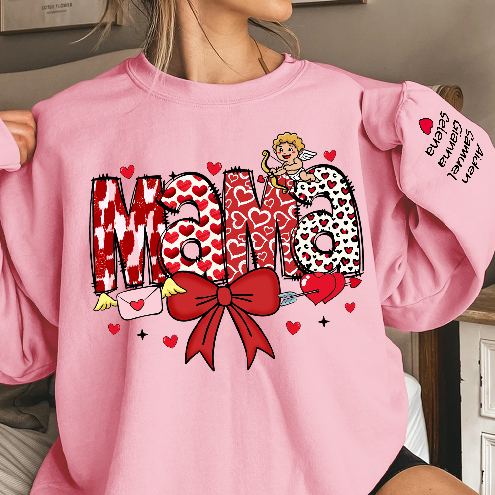 Sweat personnalisé Cupidon Bow Heart Title Multicolor T-shirt Sweatshirt avec 1-16 prénoms Fête de la St Valentin Cadeau de fête des mères pour Maman Grand-mère