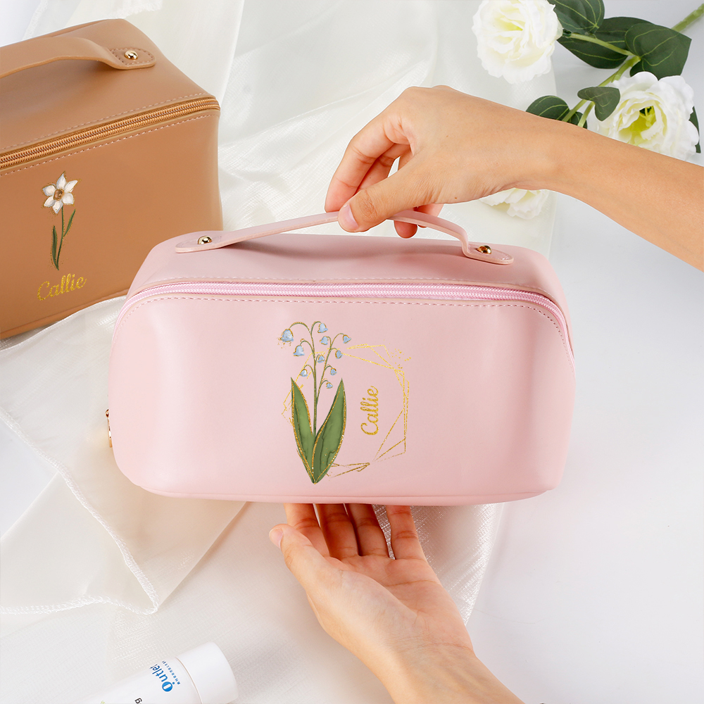 Sac de maquillage en cuir avec nom, personnalisé et cerclé d'or, avec fleur de naissance, portable, essentiel de voyage, cadeau d'anniversaire pour les femmes et les filles.