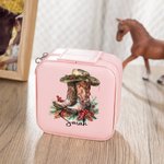Personalisierte Geburt Blume Western Cowgirl Hut Stiefel Design Leder-Schmuck-Box mit Namen Portable Travel Accessories Geburtstagsgeschenk für Frauen