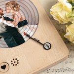 Tocadiscos de madera con foto personalizada reproduciendo tu canción favorita regalo para aniversarios y San Valentín para parejas