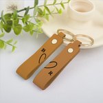 Personalisierte PU Leder Interlocking Herz Schlüsselanhänger mit Initial Satz von 2 Valentinstag Jahrestag Geschenk für Paar