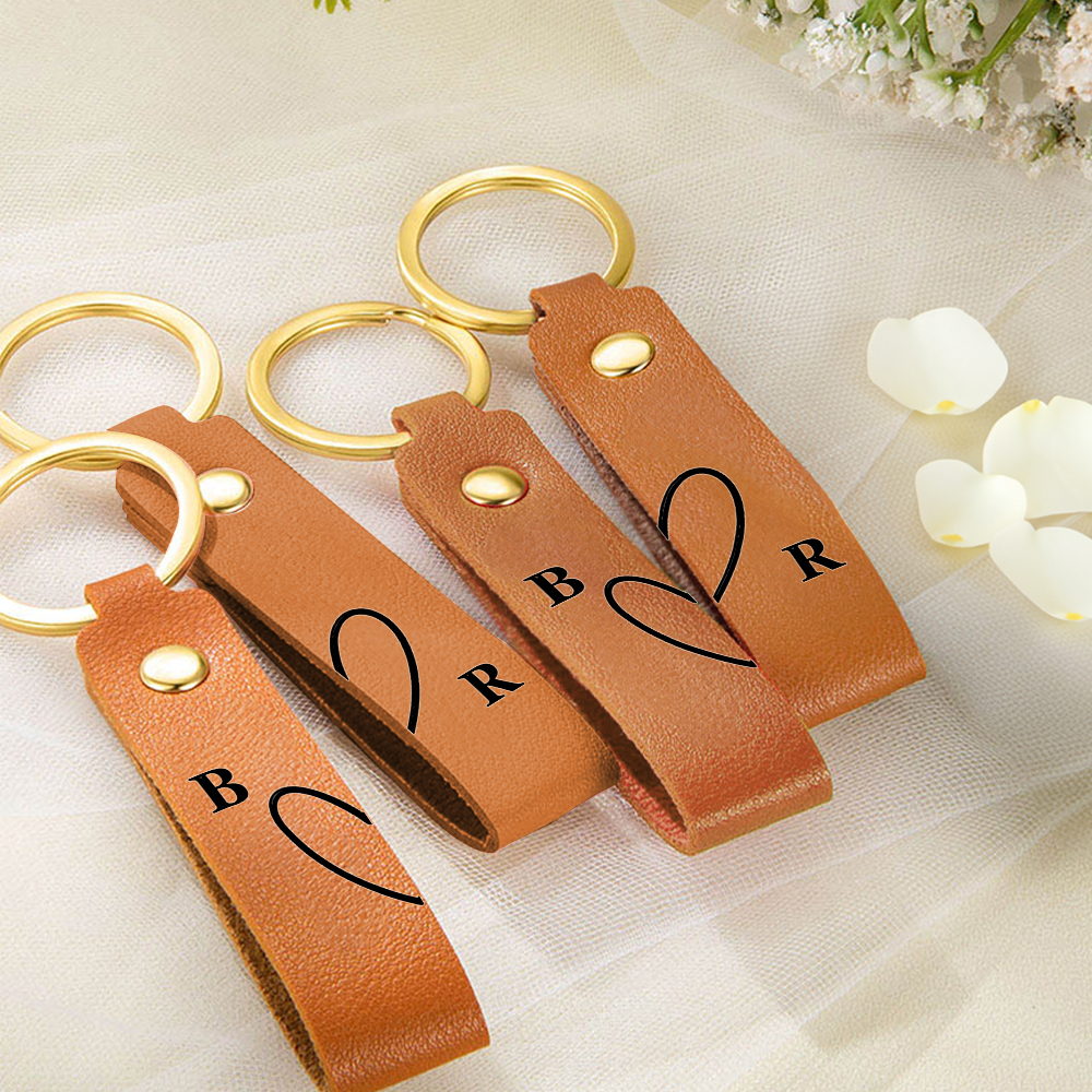Porte-clés personnalisé en cuir PU avec initiales Lot de 2 cœurs emboîtés Cadeau d'anniversaire de St-Valentin pour couple
