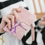 Personalizado Cartoon Graduate carácter tríptico de cuero de la PU Wristlet billetera con la inicial y titular de la tarjeta de graduación de cumpleaños de regalo para las mujeres graduados