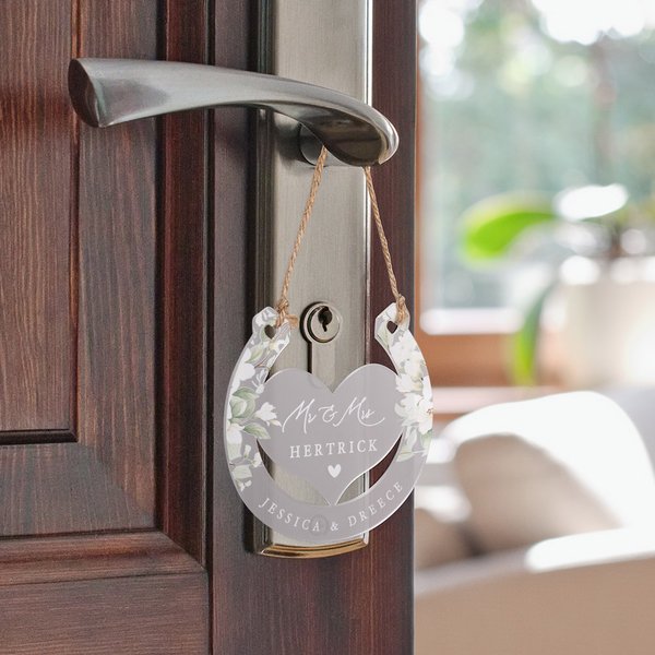 Personalised Lucky Horseshoe Floral Sign Frosted Acrylic Ornament with Surname and Couple Name Door Decor Anniversary Wedding Gift for Newlyweds