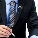 Alfiler de solapa personalizado Escala de la Justicia con iniciales grabadas Accesorio de traje Regalo de cumpleaños para abogado Graduados de la Facultad de Derecho Estudiante Juez