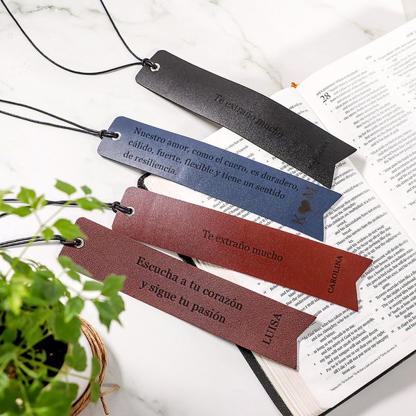 Marcapáginas de piel personalizado con texto grabado regalo de cumpleaños para los amantes de los libros