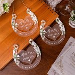 Personalisierte Lucky Horseshoe Floral Sign Frosted Acryl Ornament mit Nachnamen und Paar Namen Tür Dekor Jahrestag Hochzeit Geschenk für Newlyweds
