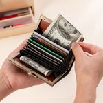 Personalisierte Mode Cheerleading Mädchen Echtleder Name Kiss Lock Karteninhaber mit 11 Schichten Geburtstag Graduierung Geschenk für Frauen Mädchen