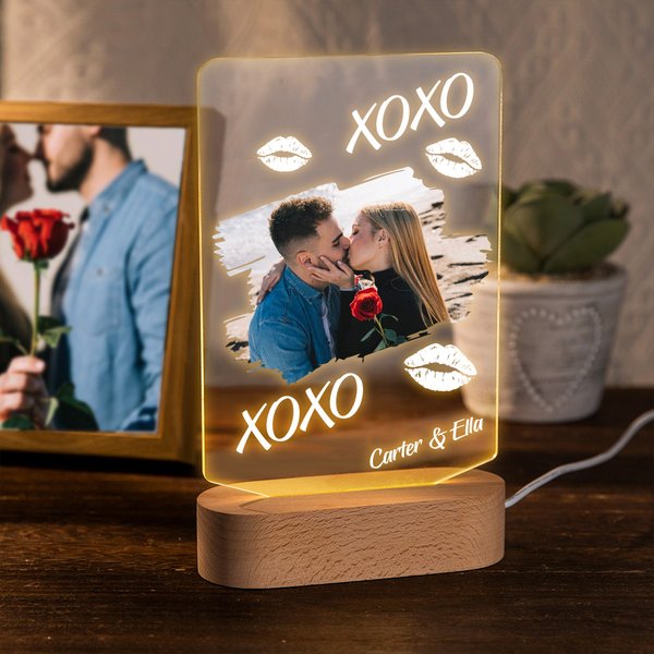 Veilleuse LED personnalisée XOXO Lips Photo Nom avec base en bois Décoration de la maison Cadeau d'anniversaire de la Saint-Valentin pour couple