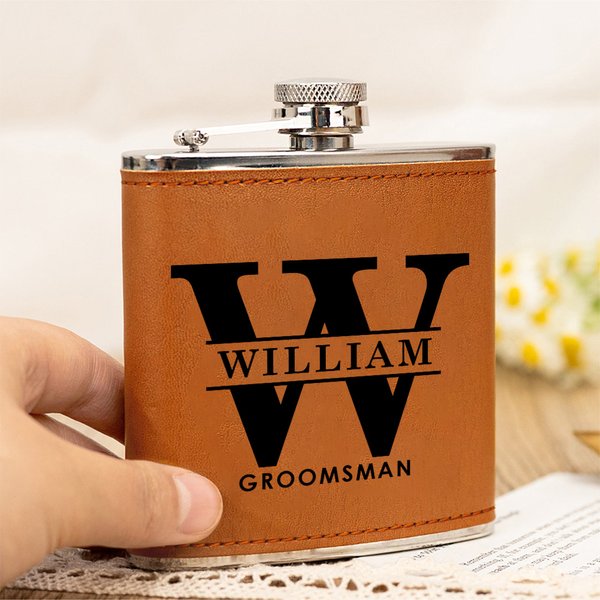 Fiaschetta da liquore in acciaio inox da 6 once con coperchio in pelle e nome Regalo portatile per matrimonio, addio al celibato e al nubilato.