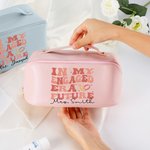 Personalizado En mi era comprometida Futuro Bolsa de maquillaje de cuero PU con nombre Esenciales de viaje portátil Regalo de boda para mujeres Niñas